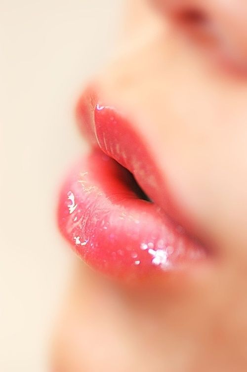 Giữ đôi môi luôn đỏ hồng trong mùa đông khô lạnh
