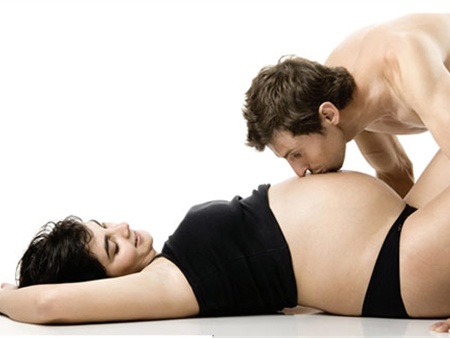 4 bước giúp "chuyện ấy" thăng hoa khi mang thai