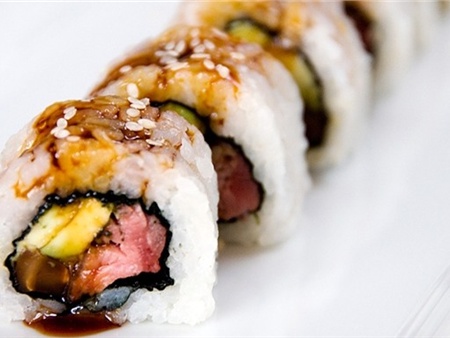 Sushi cuộn thịt bò mới lạ thơm ngon