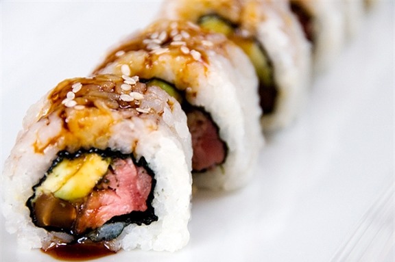 Sushi cuộn thịt bò mới lạ thơm ngon