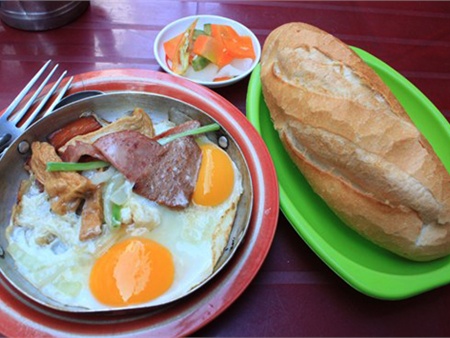 bánh mì lâu năm nhất đất Sài Gòn