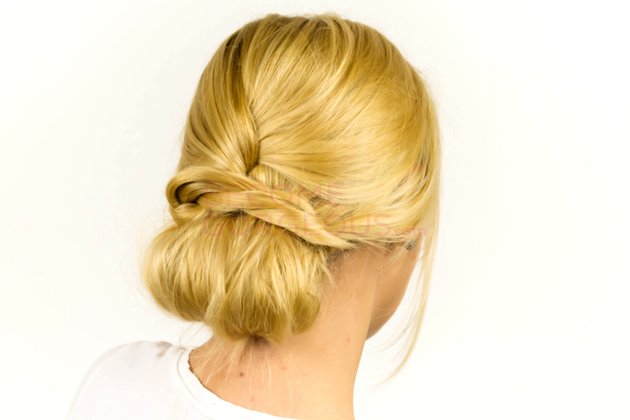 Tóc updo gọn gàng sang trọng cho ngày hửng nắng