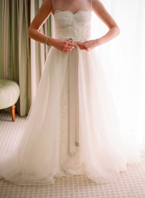 10 mẫu váy cưới đẹp cho nàng bầu