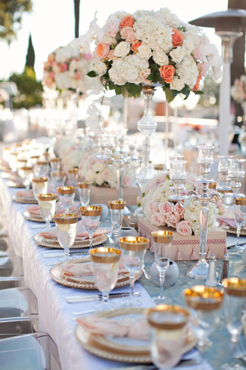 Muôn màu sắc hoa bàn tiệc dài đám cưới     