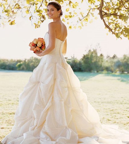 Những mẫu váy cưới giúp cô dâu trở nên lộng lẫy nhất