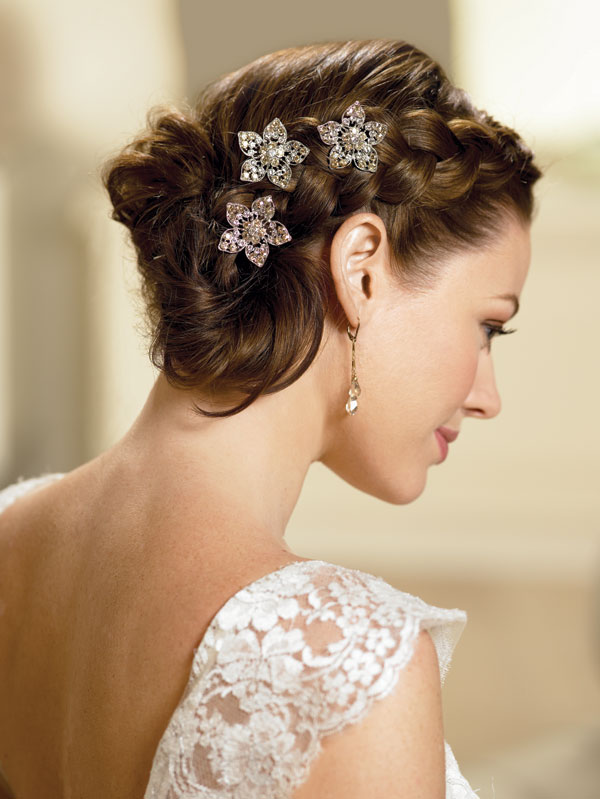 8 kiểu tóc cô dâu đẹp nhất năm 2012  