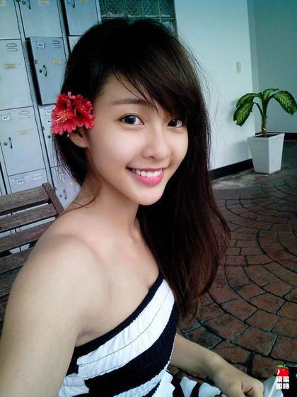 Hot girl Khả Ngân được báo Đài Loan miêu tả có nụ cười đẹp ngất ngây