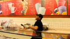 Quán kem 'kẻ tung người hứng' siêu 'độc' ở Dubai