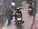 Camera nhà trọ quay cảnh trộm xe máy giữa trưa Sài Gòn