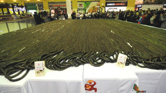 Cuốn 1,5 tấn gạo thành sushi dài 2,5 km