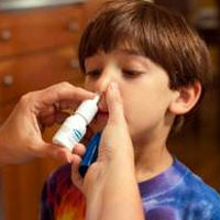 Trẻ có thể ngộ độc vì thuốc nhỏ mắt, nhỏ mũi