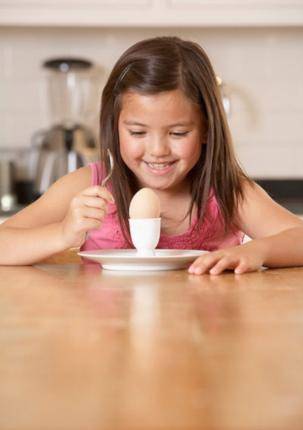 Trẻ ăn lòng đỏ trứng giúp tăng cường trí nhớ