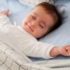 Để đèn khi bé ngủ: Khác nào hại con