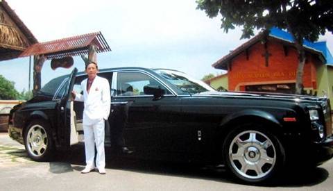 Vợ phản con hư, đại gia Lê Ân chán đời mua Rolls-Royce chơi