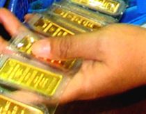 Giao dịch ngưng trệ khi giá vàng tăng vọt