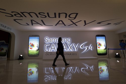 Samsung 'đau đầu' vì quá giàu