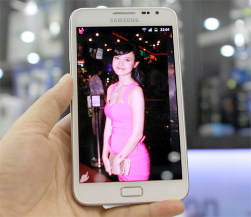 Ngắm Galaxy Note trắng mới về Việt Nam