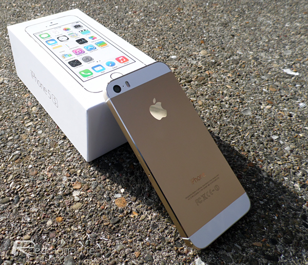 iPhone 5S 32GB màu vàng chính hãng vừa bán đã 'cháy hàng'