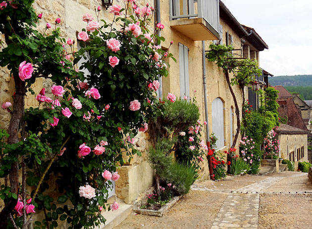 'Lỡ nhịp' trái tim ở những thị trấn thơ mộng của Pháp
