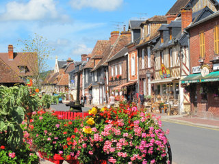 Ngôi làng hoa Beuvron-en-Auge