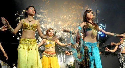 Hàng vạn du khách đổ về Carnaval Hạ Long 2012