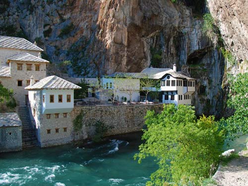 Thị trấn Blagaj bức tranh phong cảnh châu Âu