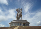 Tượng Thành Cát Tư Hãn khổng lồ trên thảo nguyên Mông Cổ