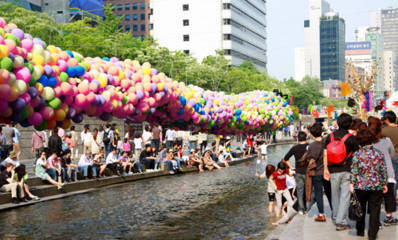 Rực rỡ lễ hội bên suối giữa lòng Seoul