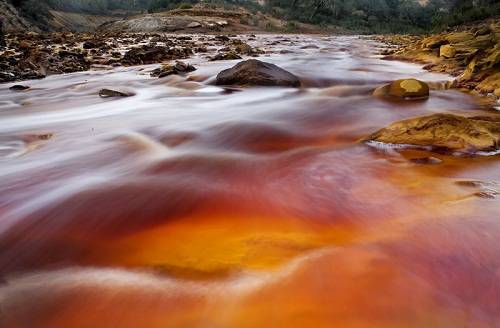 Dòng sông máu' kỳ lạ ở Tây Ban Nha