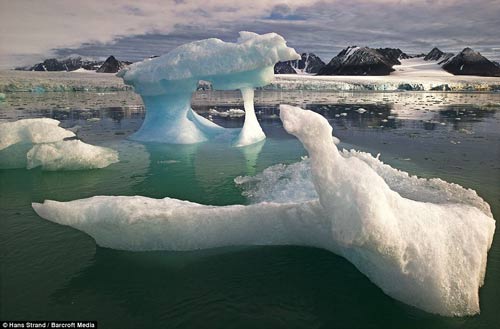 Hình ảnh băng Bắc Cực tan chảy ấn tượng