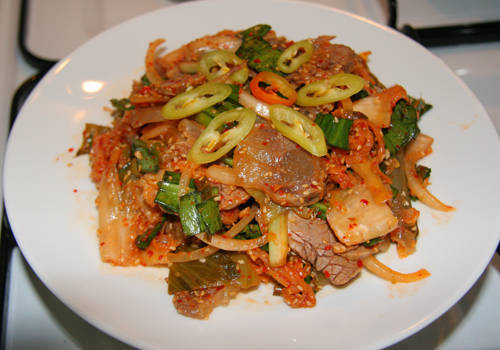 Chua cay gỏi bò kim chi