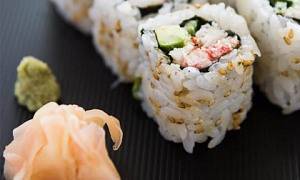 Sushi cuộn kiểu California mới lạ hấp dẫn