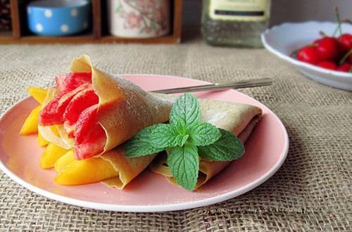 Crepe cuộn đào ngon kinh khủng