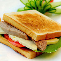 Bữa sáng với sandwich pa-tê gan ngỗng