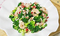 Salad bông cải trộn tôm cho cô nàng muốn giảm cân