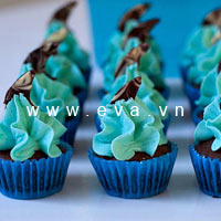 Thơm ngon cupcake sô cô la và vani