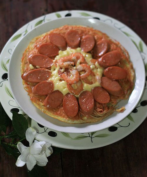 Pizza đúc mì trứng nghe lạ không nè