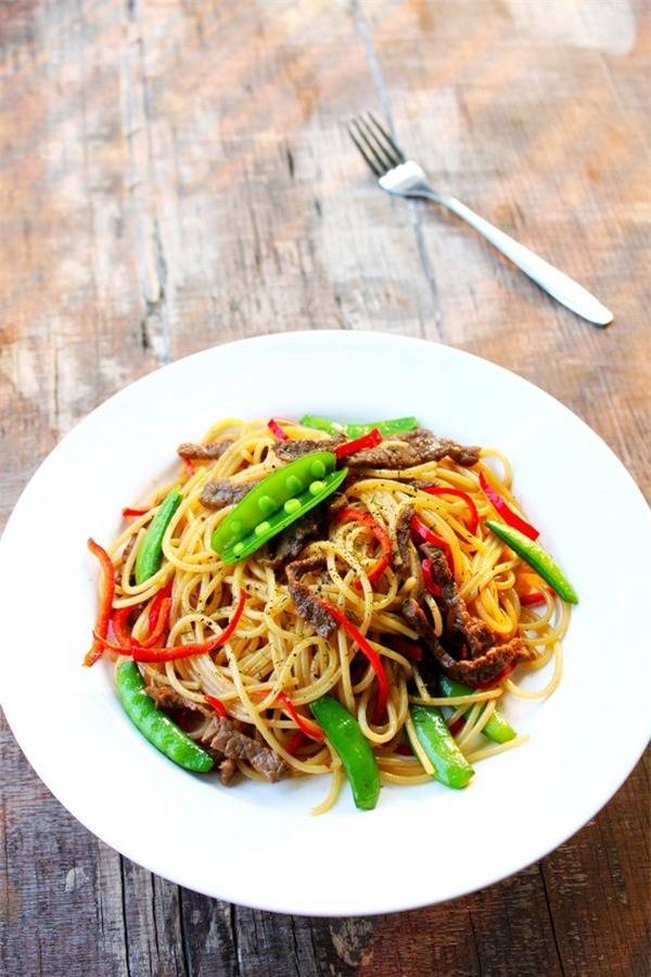 Mỳ spaghetti xào thịt bò làm nhanh ăn ngon