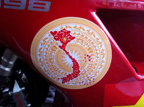 Ducati 1198 dán tem về chủ quyền, biển đảo