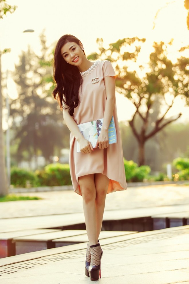 Street style nữ tính của Julia Hồ