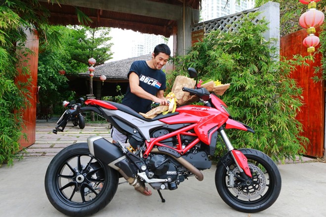 Johnny Trí Nguyễn tậu xe Ducati giá hơn 400 triệu