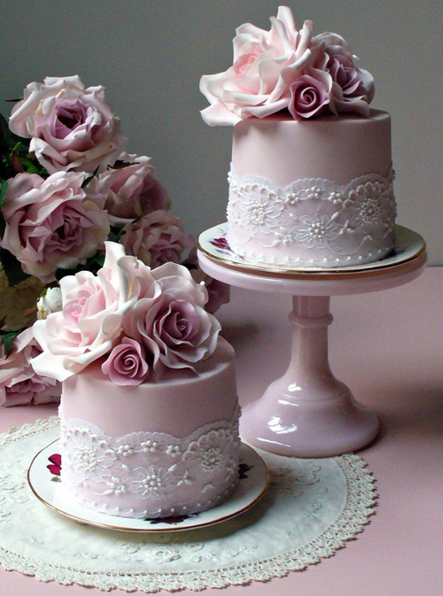 Bánh cưới điểm hoa hồng mềm mại