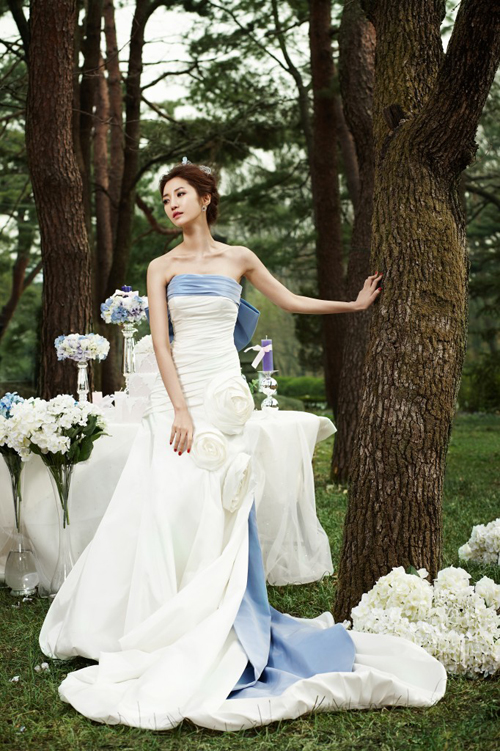 Cô dâu lộng lẫy với váy cưới Hàn Quốc