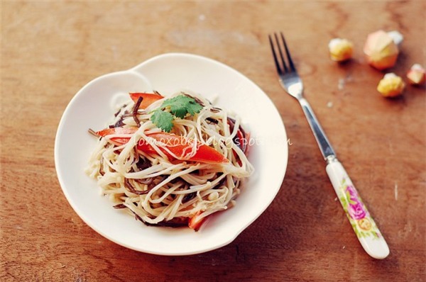 Salad nấm kim châm