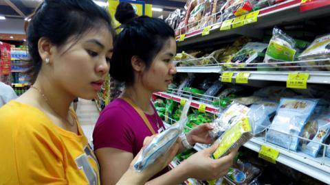 Hoa quả vào siêu thị xuất xứ từ chợ Long Biên?