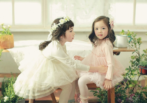 Vẻ đẹp lai hoàn hảo của cặp thiên thần nhí xứ Hàn