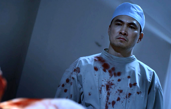 Trang Nhung chết trên bàn mổ trong phim kinh dị