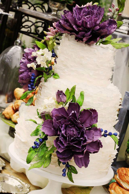 Bánh cưới màu tím lãng mạn cho hôn lễ