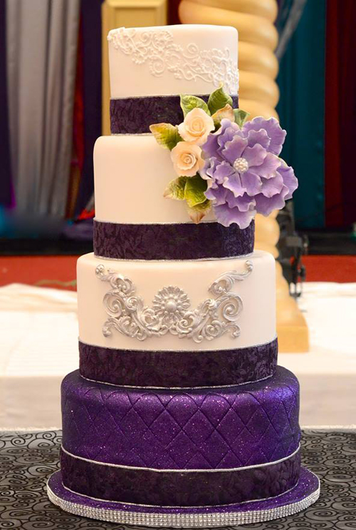 Bánh cưới màu tím lãng mạn cho hôn lễ