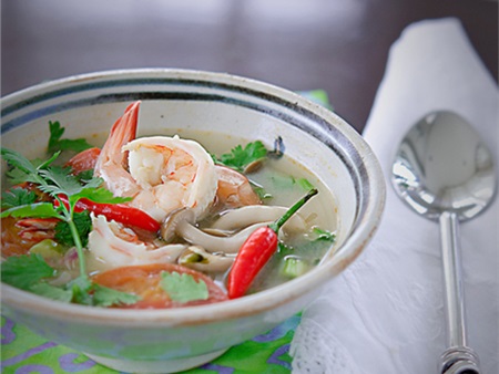 Thèm ứa nước miếng canh tôm yum của Thái